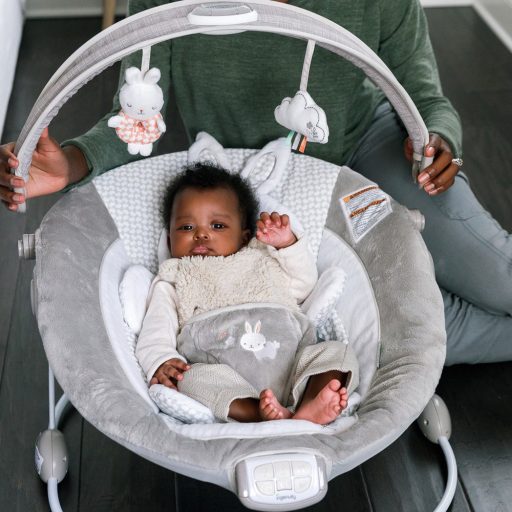 INGENUITY Rezgő pihenőszék dallamokkal és fénnyel Twinkle Tails™ 0hó+, 9 kg -ig