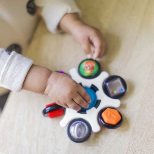 BABY EINSTEIN  Érzékszervi játék Curiosity Clutch™ 3hó+