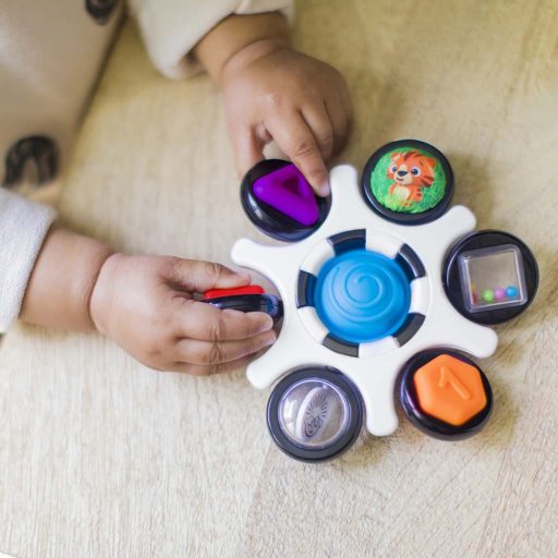 BABY EINSTEIN  Érzékszervi játék Curiosity Clutch™ 3hó+