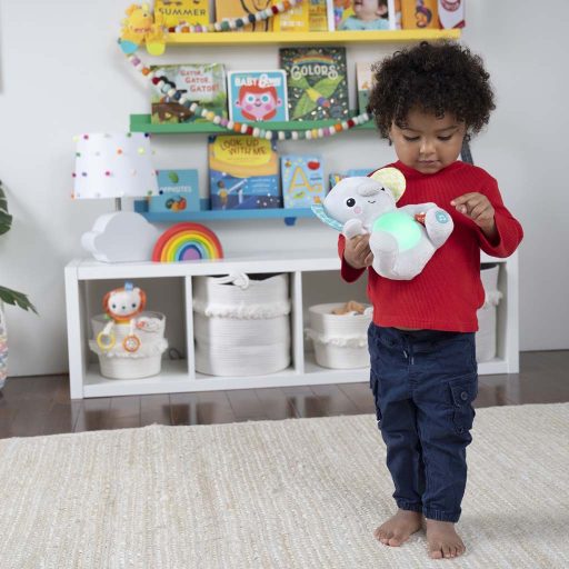 BRIGHT STARTS Plüss játék zenélő világító Hug-a-bye Baby™ elefánt 0hó+