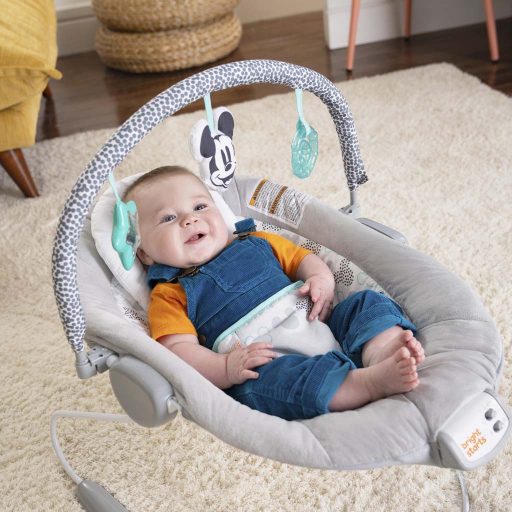 BRIGHT STARTS Rezgő pihenőszék dallamokkal Mickey Mouse Cloudscapes™ 0hó+, 9kg-ig