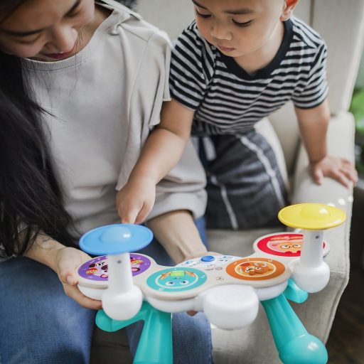 BABY EINSTEIN Zenélő játék dob készlet Together in Tune Drums™ Connected Magic Touch™ HAPE 12hó+