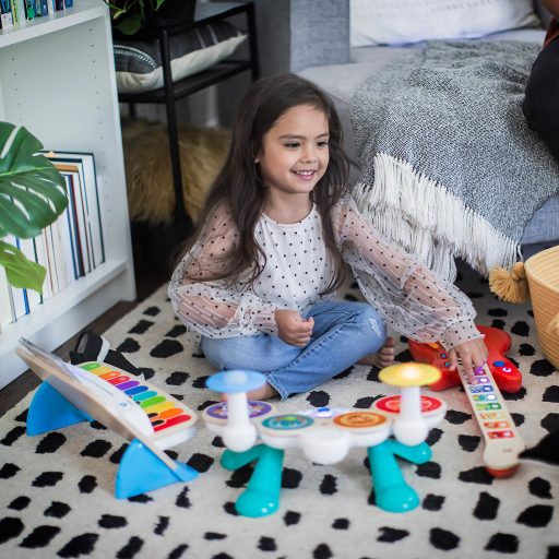 BABY EINSTEIN Fa zenélő játék gitár Together in Tune Guitar™ Connected Magic Touch™ HAPE 6hó+