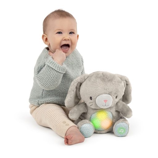 INGENUITY Plüss játék dalamokkal nyuszi Sylvi™ 0hó+