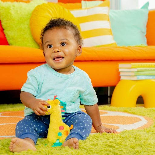 BRIGHT STARTS Játék dallamokkal C-karikán Tug Tunes™ zsiráf 0hó+