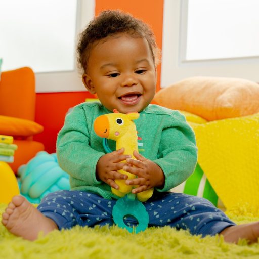 BRIGHT STARTS Játék dallamokkal C-karikán Tug Tunes™ zsiráf 0hó+