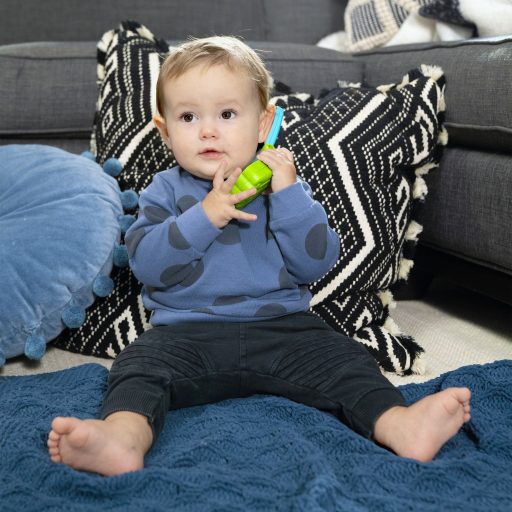 BABY EINSTEIN Zenélő játék telefon Shell Phone™ 6hó+