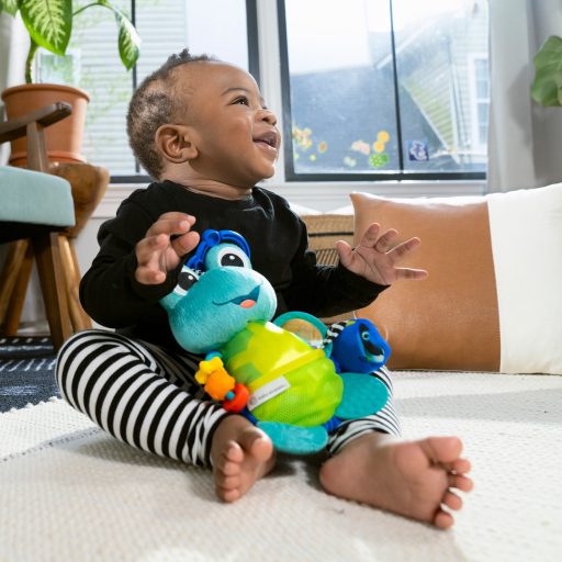 BABY EINSTEIN Aktív játék C-karikán teknős Neptune’s Sensory Sidekick™ 0hó+