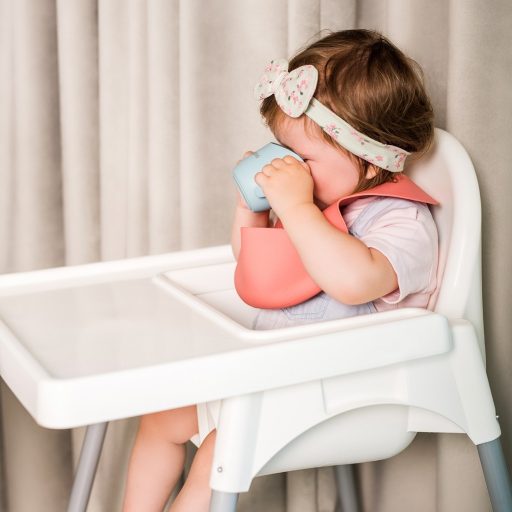 BABYONO Ergonómikus pohár fülekkel 120 ml világoskék 6hó+