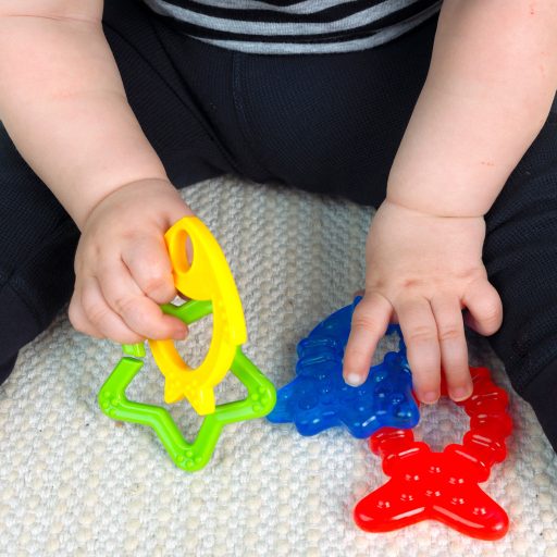 BABY EINSTEIN Rágóka 4db BPA mentes Cool Critters 3hó+