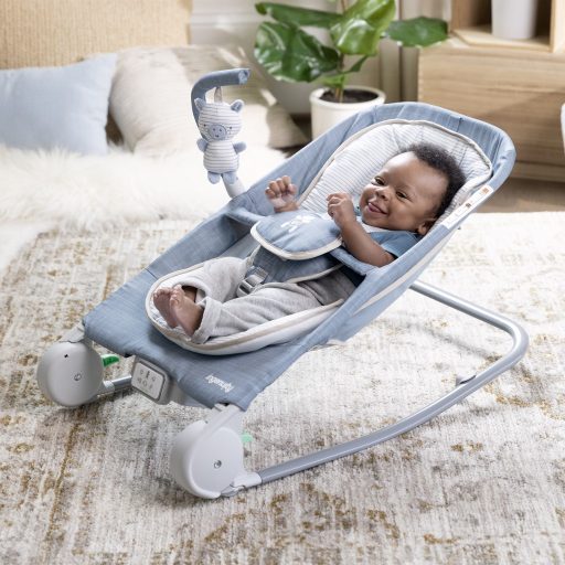INGENUITY Rezgő masszázs pihenőszék dallamokkal Happy Belly™ Rock-to-Bounce – Chambray 0hó+  9kg-ig