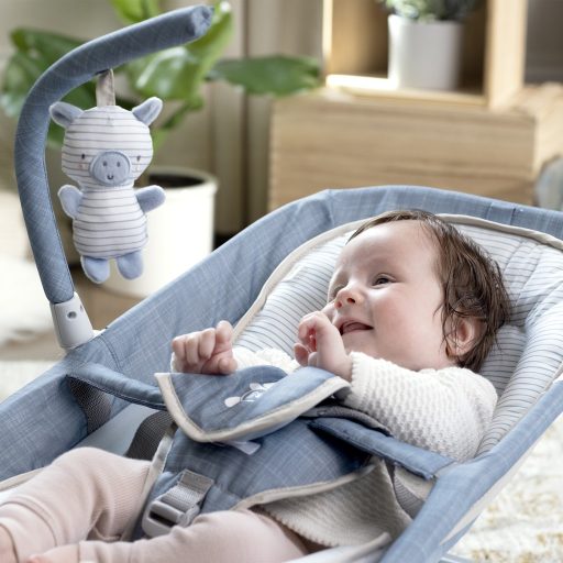 INGENUITY Rezgő masszázs pihenőszék dallamokkal Happy Belly™ Rock-to-Bounce – Chambray 0hó+  9kg-ig