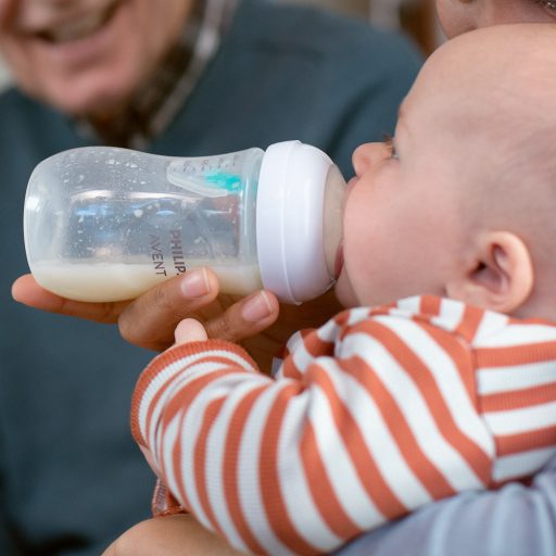 Philips AVENT Natural Response cumisüveg AirFree szeleppel 260 ml, 1m+ +akció