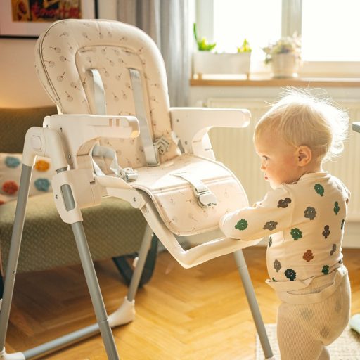 PETITE&MARS Etetőszék huzat és tálca Gusto Ochra Crowns