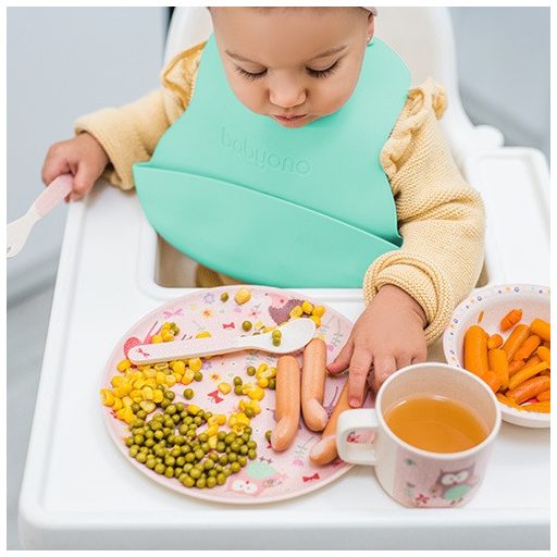 BABYONO Puha műanyag előke zsebbel BPA mentes sötétkék 6hó+