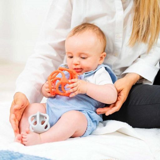 NATTOU  Szilikon rágóka labda 2in1 BPA mentes 10 cm narancs-szürke