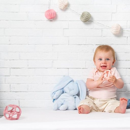 NATTOU  Szilikon rágóka labda 2in1 BPA mentes 10 cm rózsaszín
