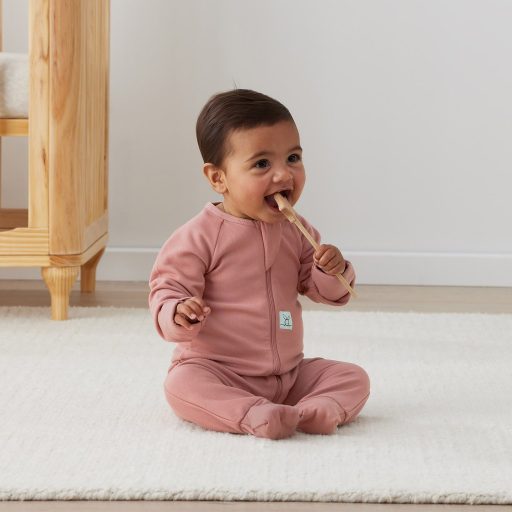 ERGOPOUCH Aludni való overall organikus pamut Layers Rose 3-6 h, 6-8 kg, 1 tog
